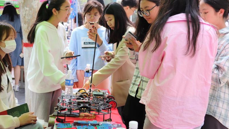 智能客服平台与人工客服：差异分析及选型考量